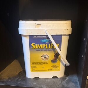 Farnam Simplifly Fly Control Bucket